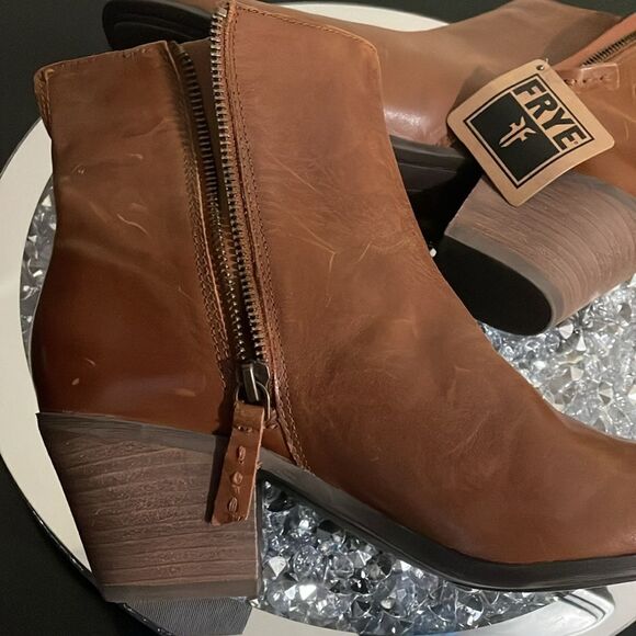 New with tags FRYE brown cognac genuine leather western country ankle booties - Picture 8 of 12